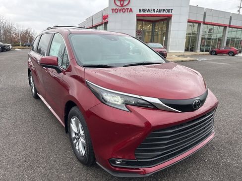 New 2026 Toyota Sienna XLE image 28