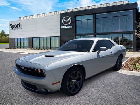 Used 2019 Dodge Challenger SXT w/ Plus Package image 8