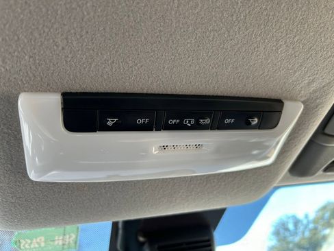 Used 2023 Nissan Versa S w/ Trunk Package image 27