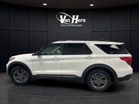 Used 2022 Ford Explorer XLT w/ Equipment Group 202A AWD/4WD image 4