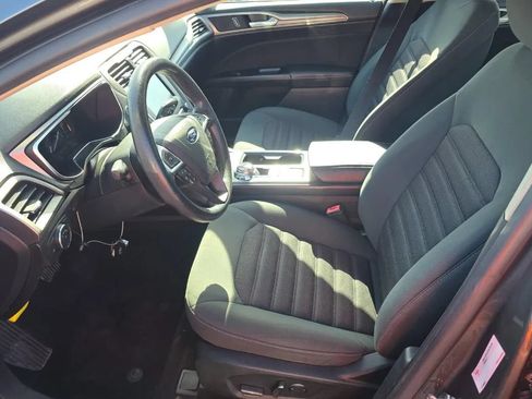 Used 2017 Ford Fusion SE w/ Fusion SE Technology Package FWD image 7