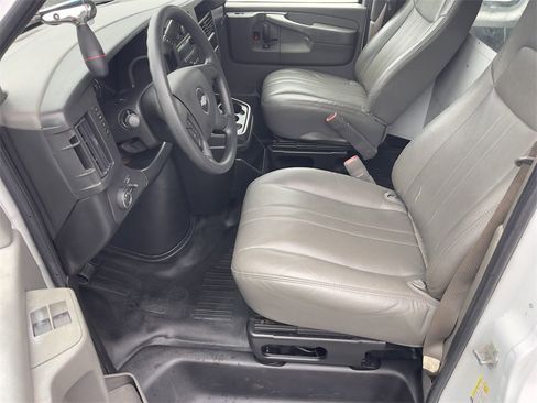 Used 2010 Chevrolet Express 2500 image 16