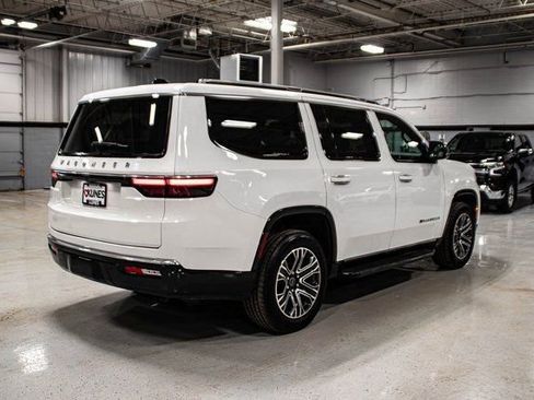 Used 2025 Jeep Wagoneer Series II w/ 8-Passenger Seating Package image 5