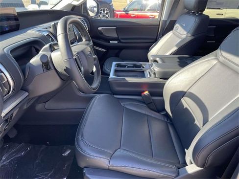 New 2025 Ford Expedition Max Platinum w/ Driver's Package image 8