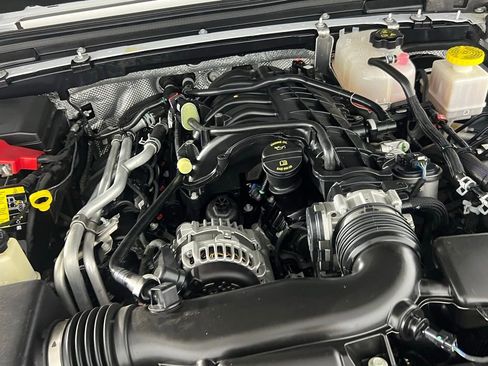 Used 2025 Jeep Gladiator Sport image 34