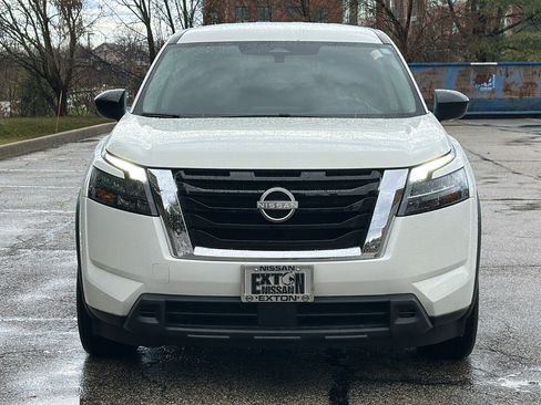 Certified 2024 Nissan Pathfinder S image 3