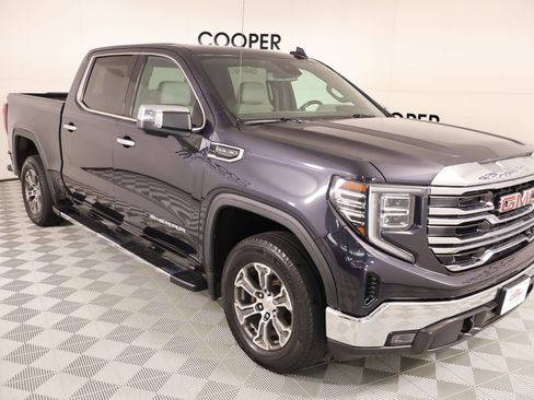 Used 2022 GMC Sierra 1500 SLT RWD image 1