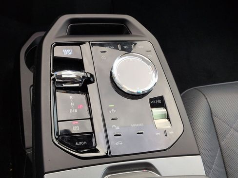Used 2025 BMW iX M60 image 26