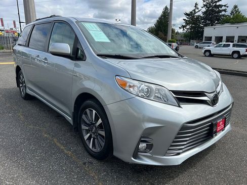 Certified 2019 Toyota Sienna XLE w/ XLE Navigation Package AWD/4WD image 3