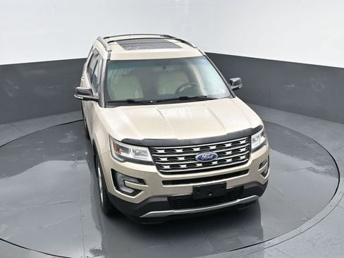 Used 2017 Ford Explorer XLT w/ Equipment Group 202A AWD/4WD image 23