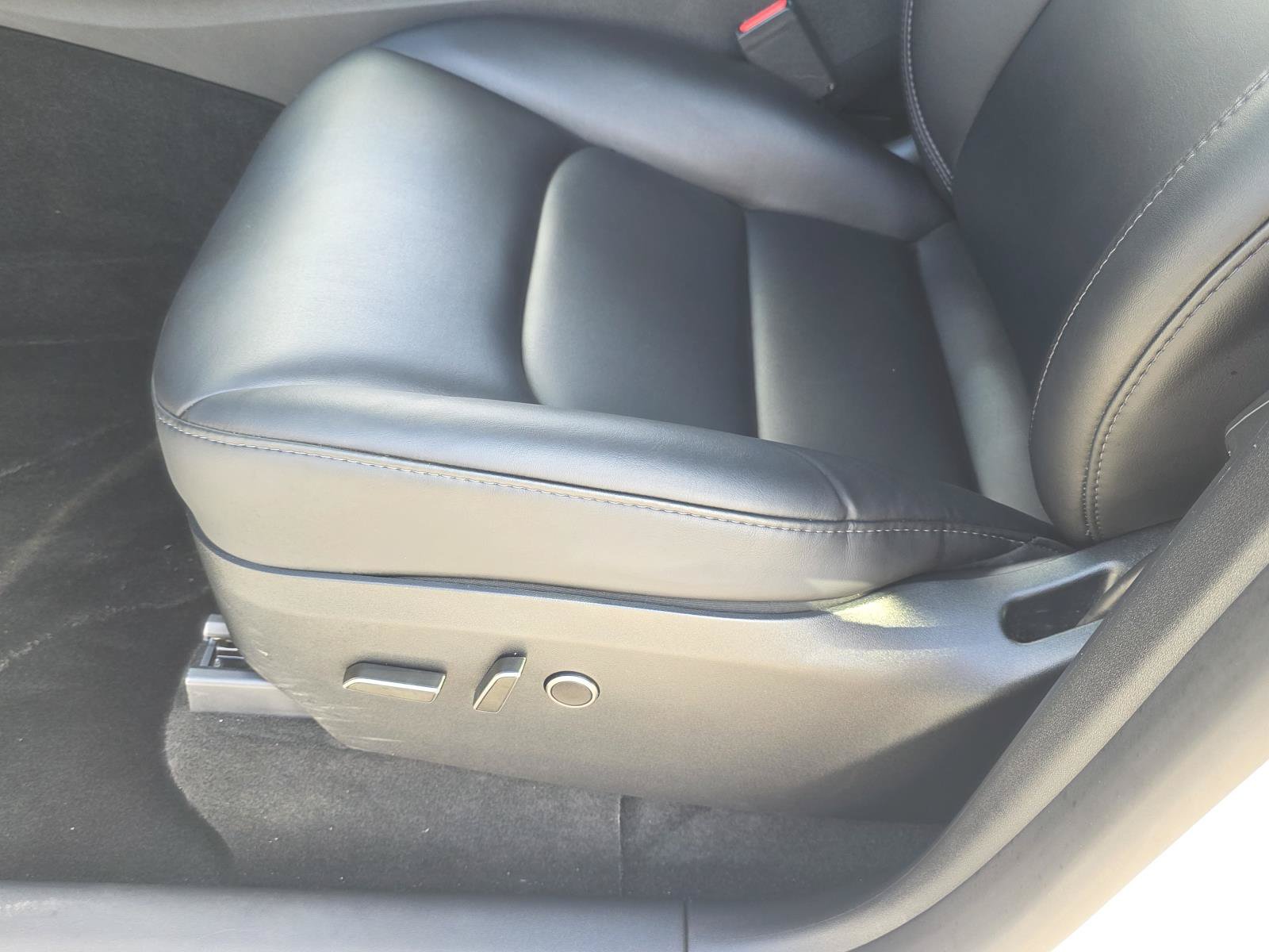 Used 2024 Tesla Model Y Long Range RWD image 12