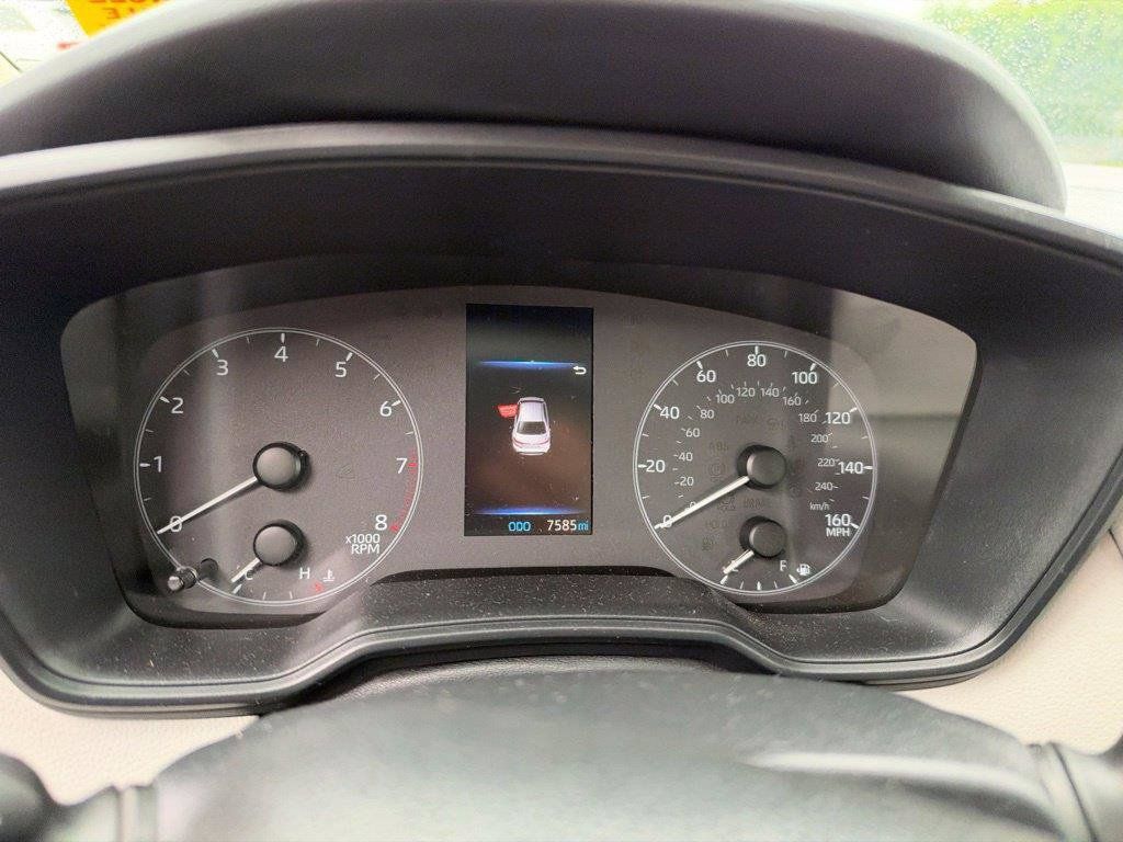 Used 2025 Toyota Corolla LE FWD image 3