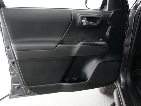 Used 2016 Toyota Tacoma TRD Sport w/ Premium & Technology Package image 41