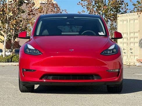 Used 2023 Tesla Model Y Performance image 9