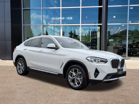 Used 2025 BMW X4 xDrive30i w/ Premium Package image 3