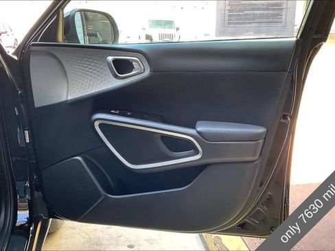 Used 2025 Kia Soul LX w/ LX Technology Package FWD image 23