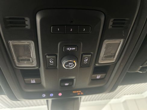 Used 2021 Chevrolet Tahoe Premier w/ Premium Package image 37