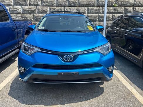 Used 2017 Toyota RAV4 XLE w/ All Weather Liner Package AWD/4WD image 3