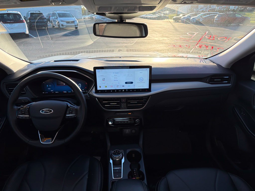 Used 2025 Ford Escape SE w/ PHEV Premium Package FWD image 10