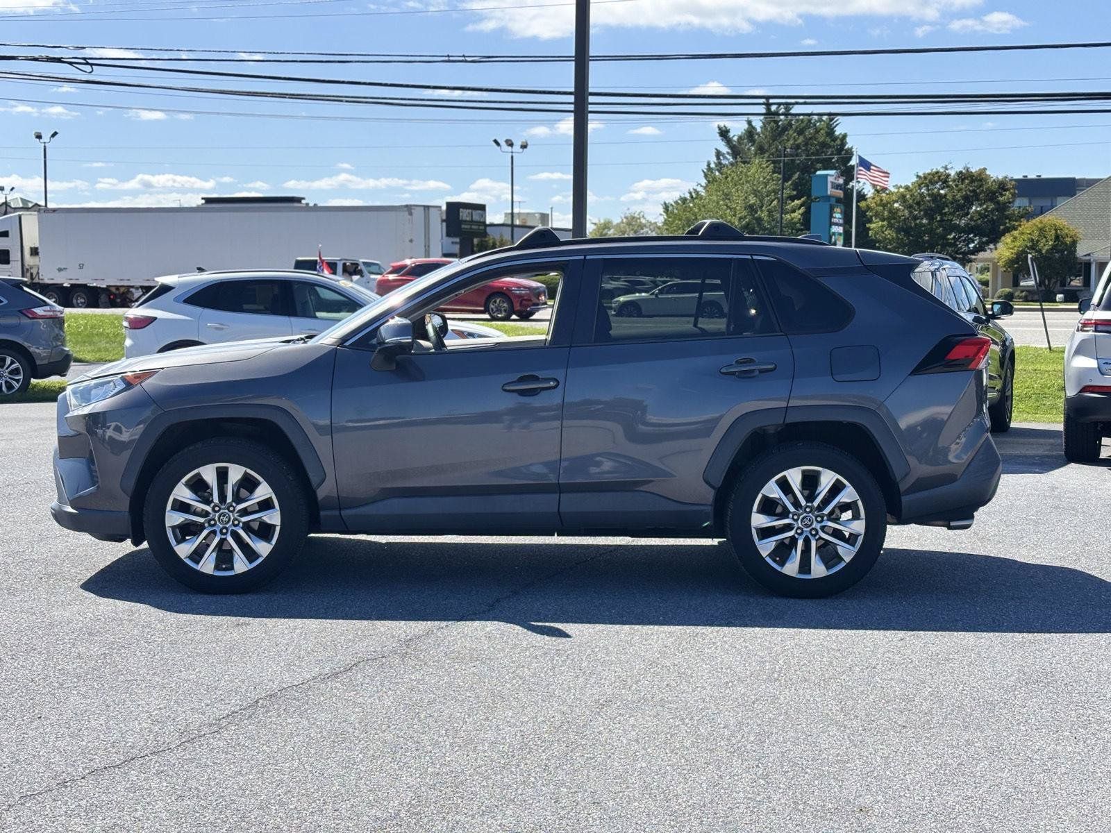 Used 2020 Toyota RAV4 XLE Premium FWD image 3