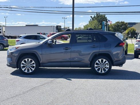 Used 2020 Toyota RAV4 XLE Premium FWD image 3