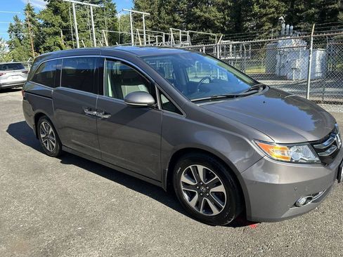 Used 2015 Honda Odyssey Touring image 3