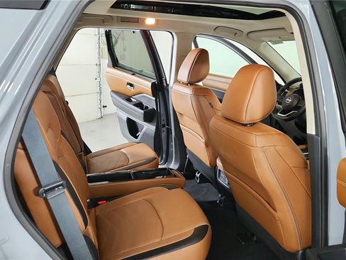 Used 2024 Nissan Pathfinder Platinum FWD image 21
