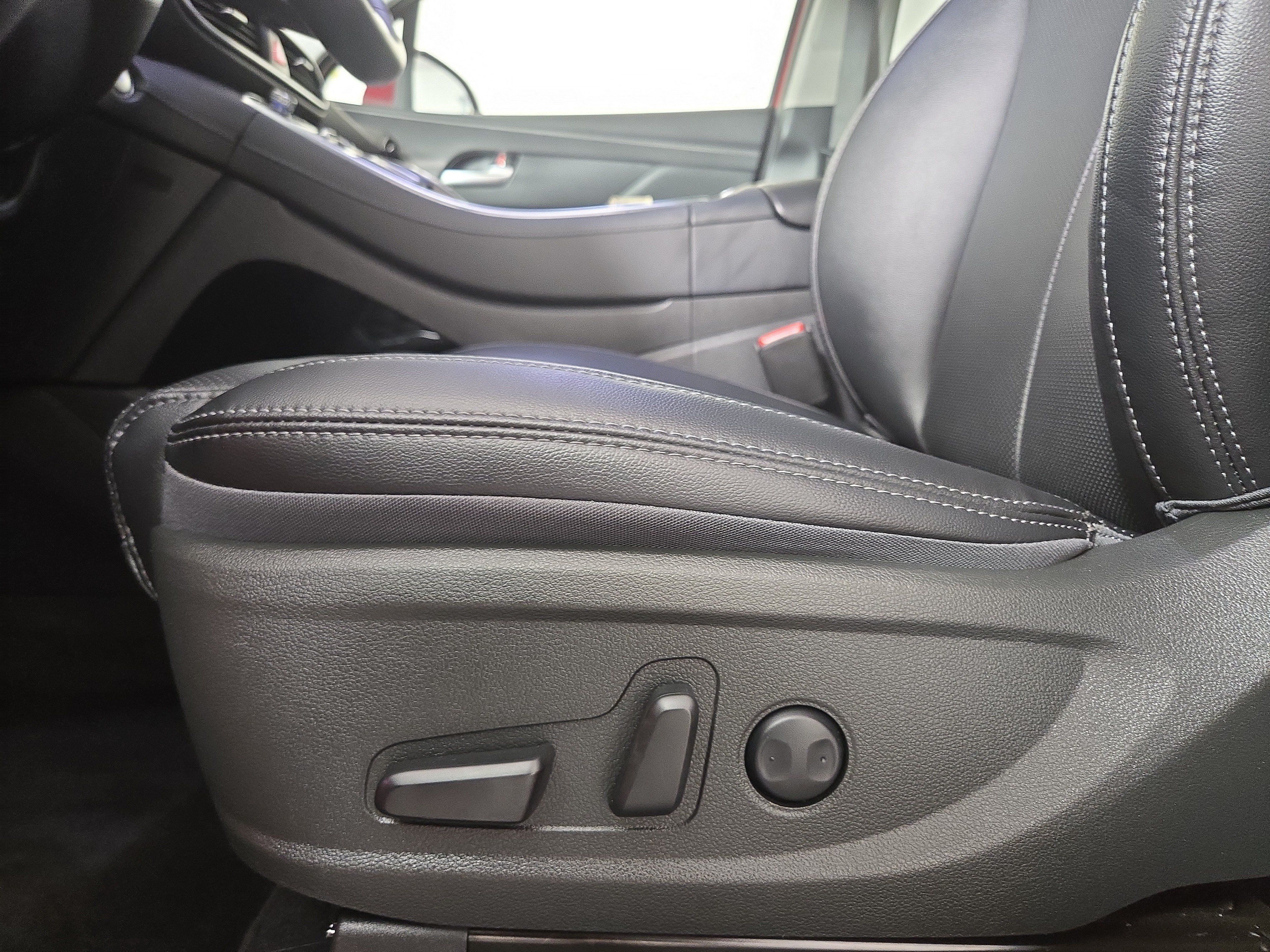 Used 2023 Hyundai Santa Fe SEL w/ Premium Package AWD/4WD image 32