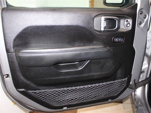 Used 2019 Jeep Wrangler Unlimited Sahara AWD/4WD image 30