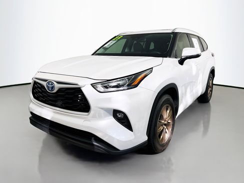 Used 2023 Toyota Highlander Bronze Edition image 10