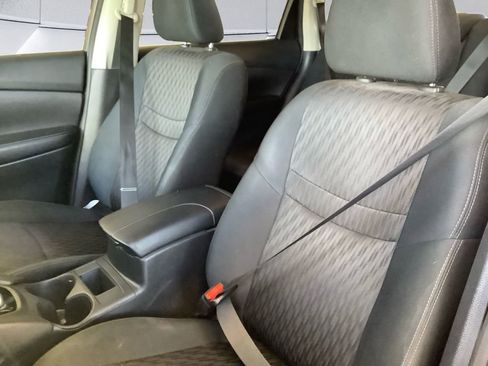 Used 2019 Nissan Rogue S image 7