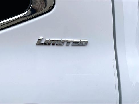 Used 2025 Toyota Tundra Limited AWD/4WD image 10