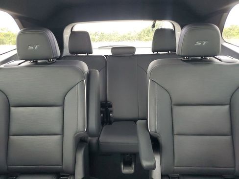 Used 2025 Buick Enclave Sport Touring image 13