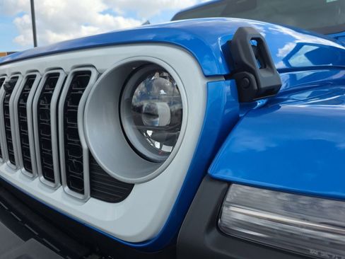 New 2026 Jeep Wrangler Unlimited Sahara AWD/4WD image 31