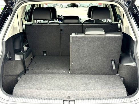 Certified 2024 Volkswagen Tiguan SE image 10