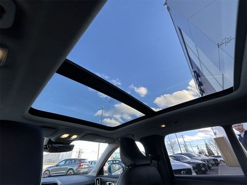 Certified 2024 Volvo XC40 B5 Plus w/ Protection Package Premier image 24