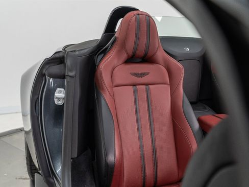 Used 2021 Aston Martin V8 Vantage Roadster RWD image 35