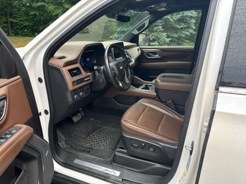 Used 2023 Chevrolet Tahoe High Country w/ Premium Package AWD/4WD image 9