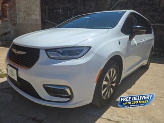 Used 2024 Chrysler Pacifica Limited FWD video 1
