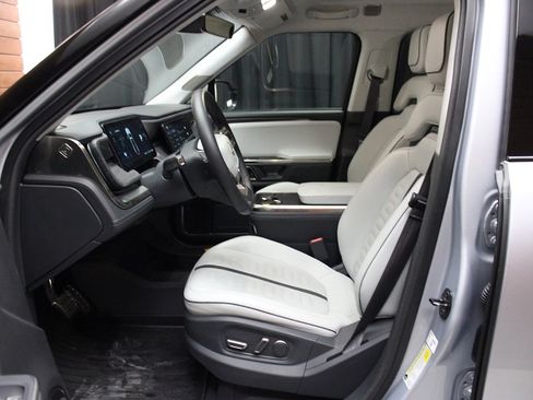 Used 2023 Rivian R1T Adventure image 29