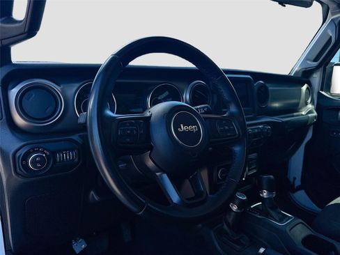 Used 2022 Jeep Gladiator Sport AWD/4WD image 2