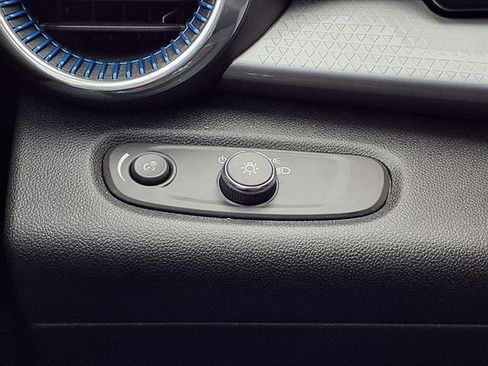 Used 2024 Chevrolet Trax LT w/ LT Convenience Package image 17