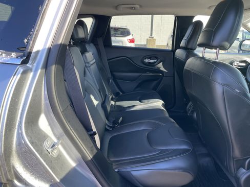Used 2016 Jeep Cherokee Limited image 18