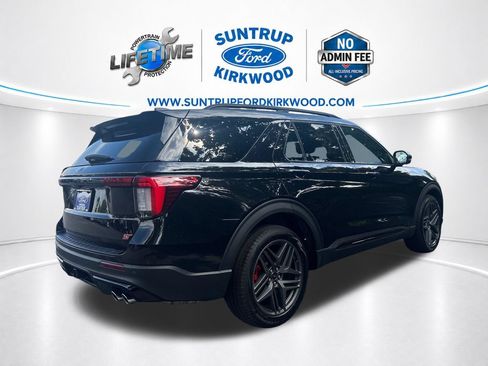 Used 2025 Ford Explorer ST AWD/4WD image 6
