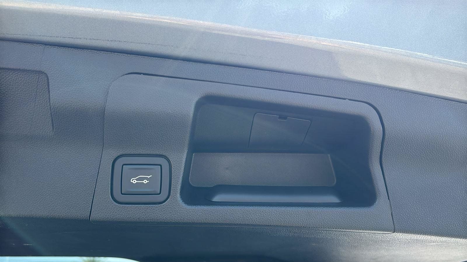 Certified 2023 GMC Acadia SLE w/ Driver Convenience Package FWD image 19