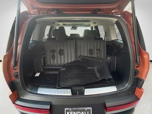 Used 2025 Hyundai Santa Fe Limited AWD/4WD image 25