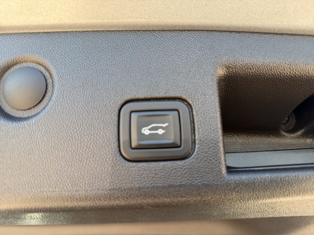 Used 2024 Chevrolet Equinox LT AWD/4WD image 24