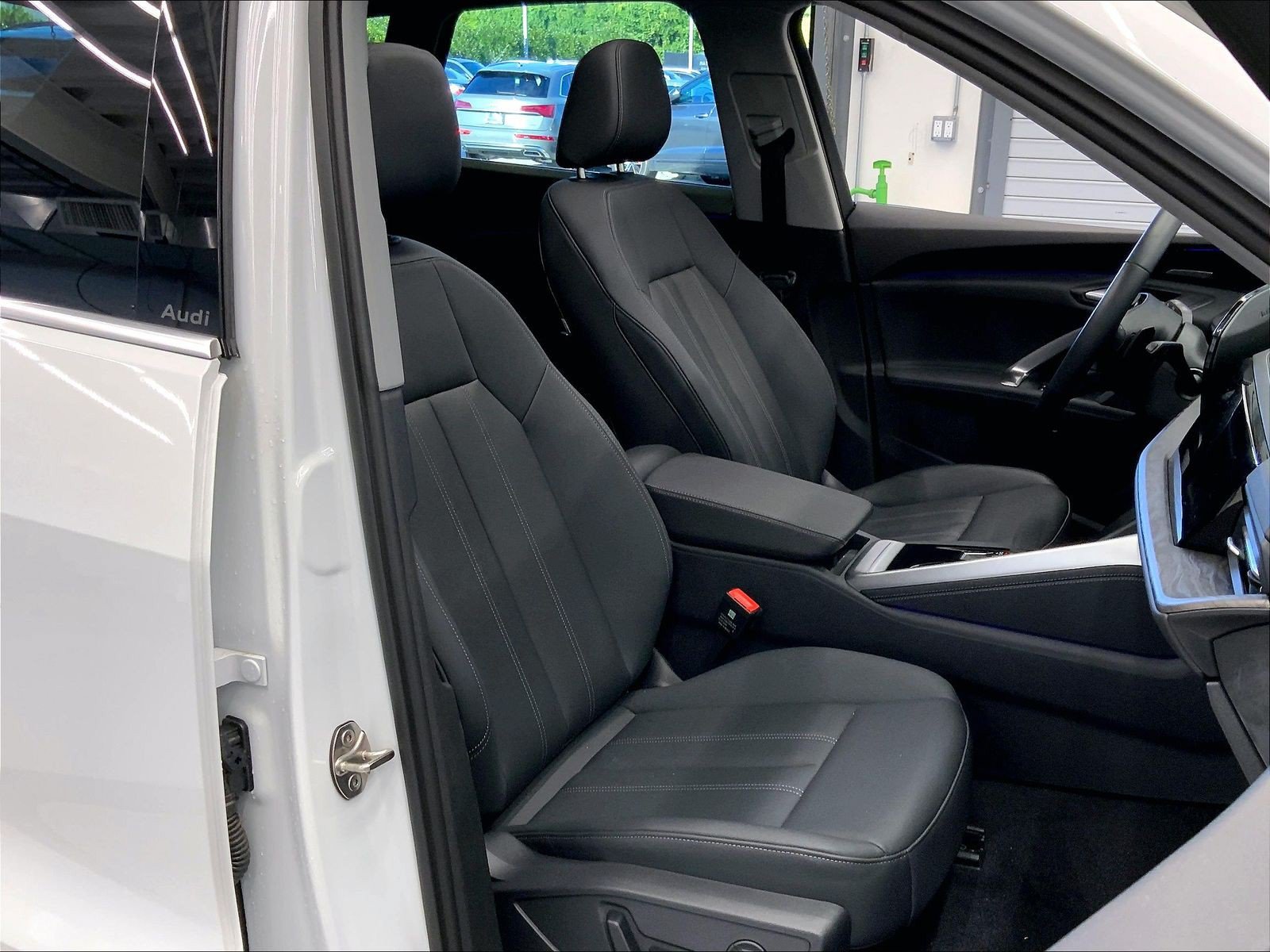 Certified 2025 Audi Q5 Premium Plus w/ Premium Plus AWD/4WD image 6