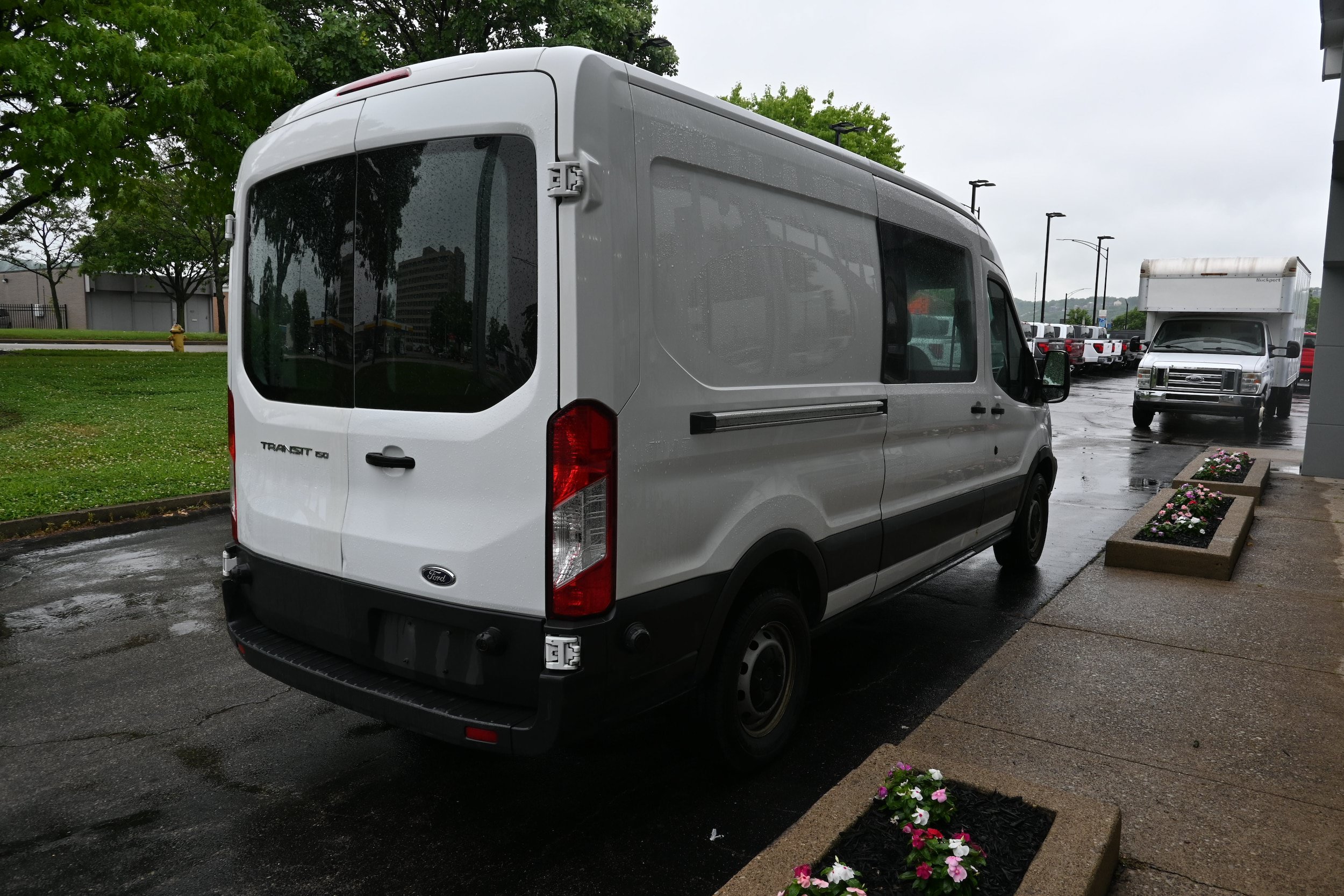 Used 2015 Ford Transit 150 148 Medium Roof RWD image 4