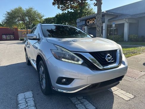 Used 2018 Nissan Murano SV image 2